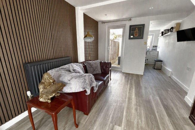 Lounge/ Dining Room