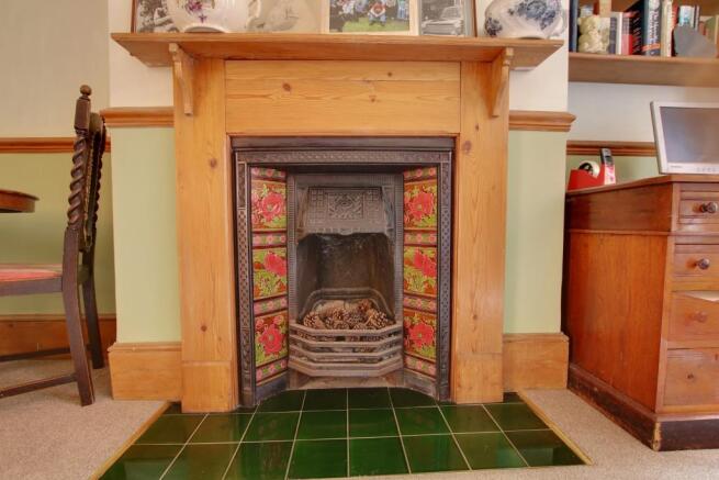 FIREPLACE IN FAMILY ROOM
