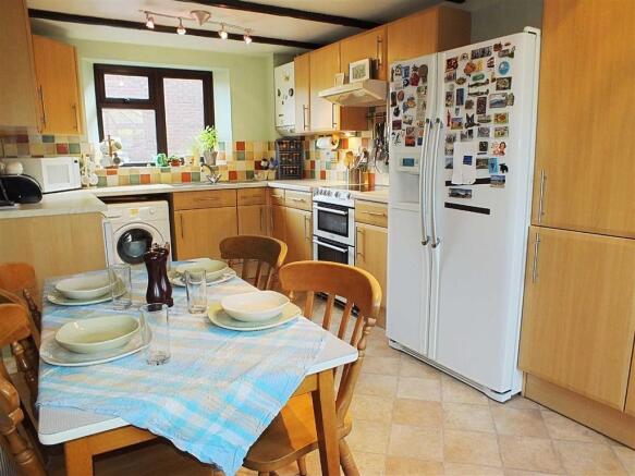 KITCHEN/BREAKFAST RO