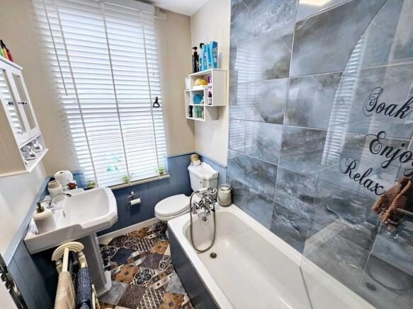 5 bed Flat for sale Image 5