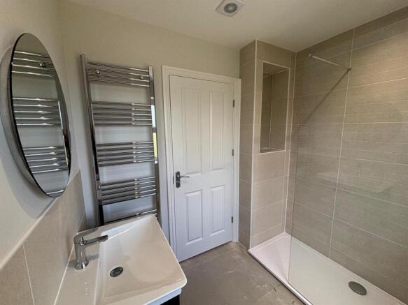 4 bed House for sale Image 10