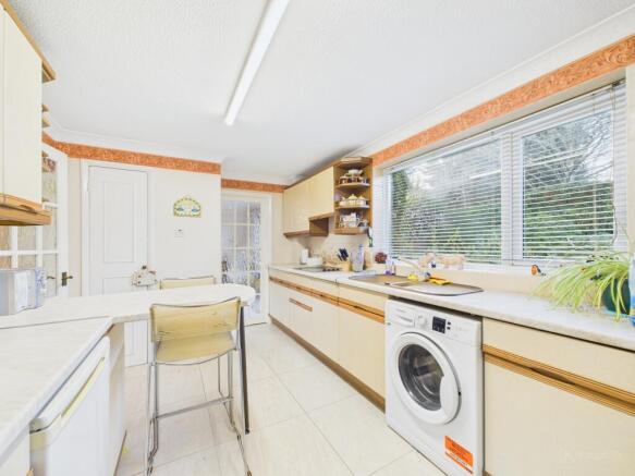 CAM02136G0-PR0494-STILL009