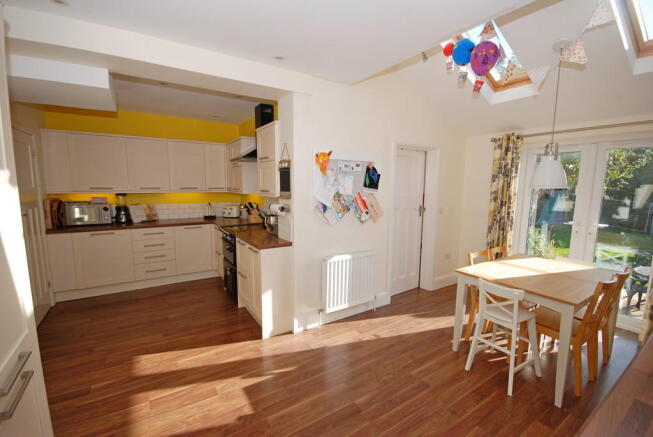 Kitchen/Breakfast...