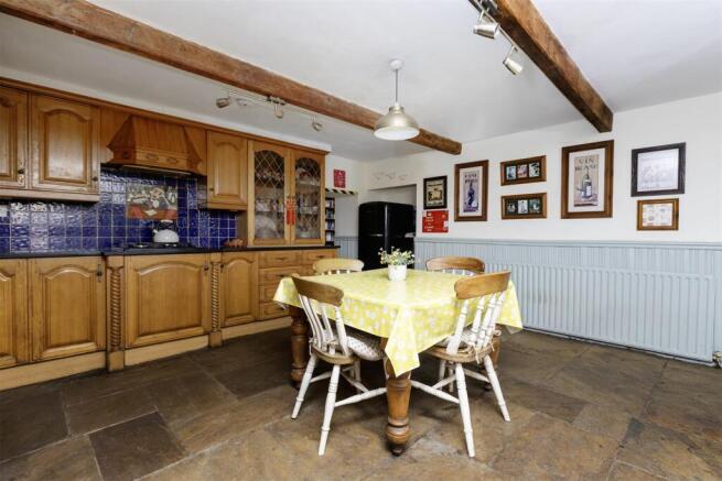 5 bed Detached for sale Image 6