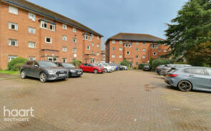 21, Bourneside Crescent, London N14 6SP