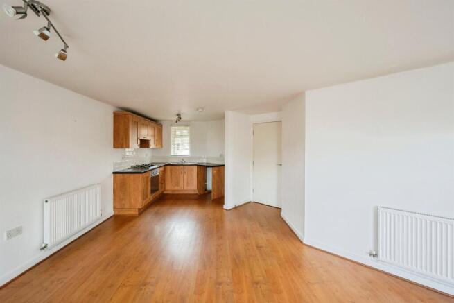 2 bed Apartment for sale Image 5