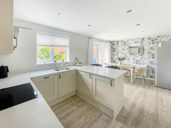 4 bed Detached for sale Image 6