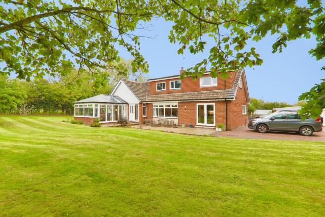 5-bed detached on Crossmere Hill, Garton Road, Aldbrough,  HU11 4QA, £550,000