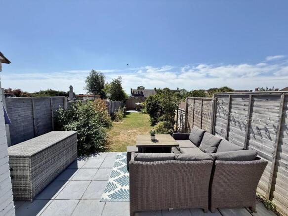 Woodfield Avenue, Farlington, Portsmouth photo 4