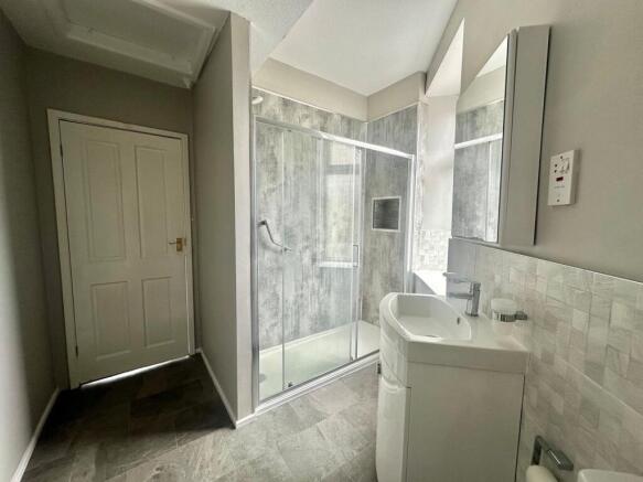 2 bed Apartment to rent Image 8