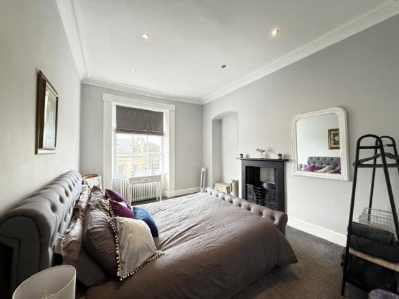 2 bed Flat for sale Image 6
