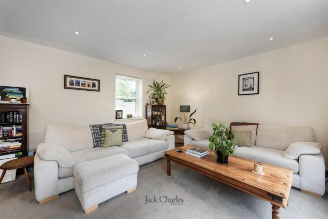 61 Shipbourne Rd, TN10 3DX 005.jpg
