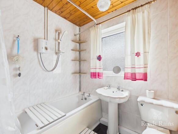 3 bed Semi-Detached to rent Image 11