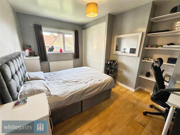 5 bed Semi-Detached for sale Image 9