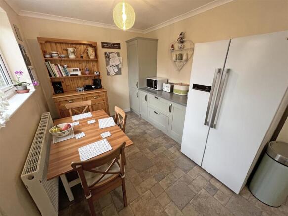 Kitchen/ Dining room