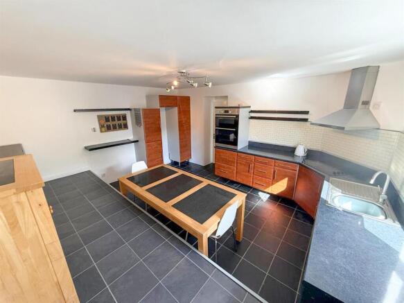 3 bed Maisonette for sale Image 7