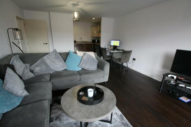 bradleycourt,65lounge1.JPG