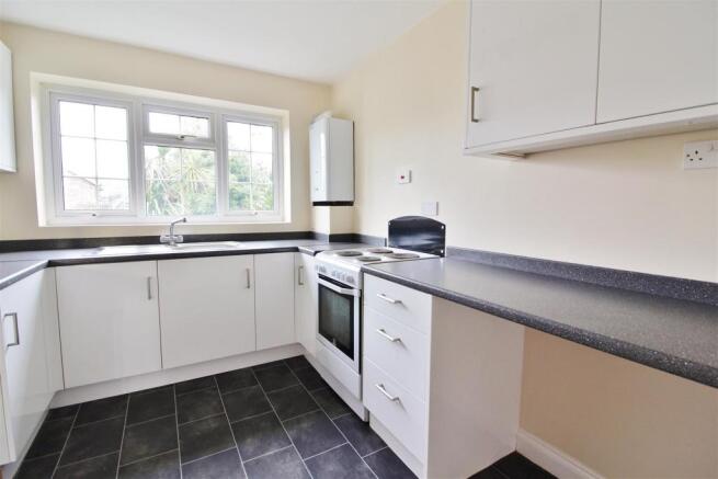 Kitchen Photo 2