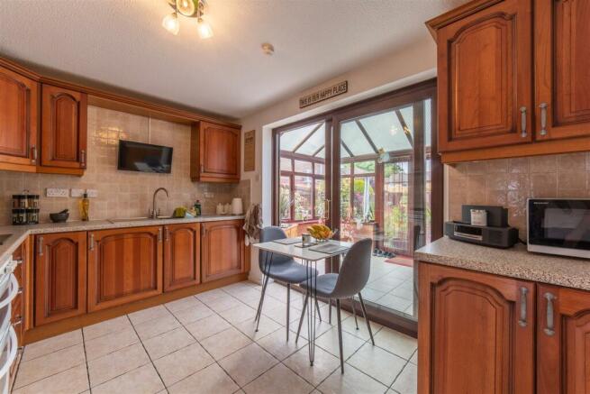 76 Gifford Close-10.jpg