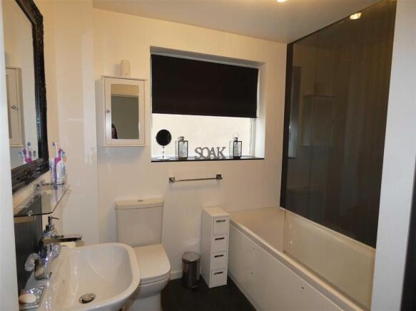MODERN BATHROOM