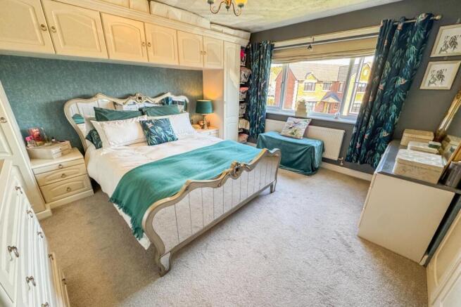 4 bed Detached for sale Image 7