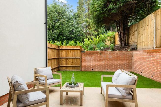 3 McLaren Court, 1 Cobham Road, KT22 9AU-20.jpg