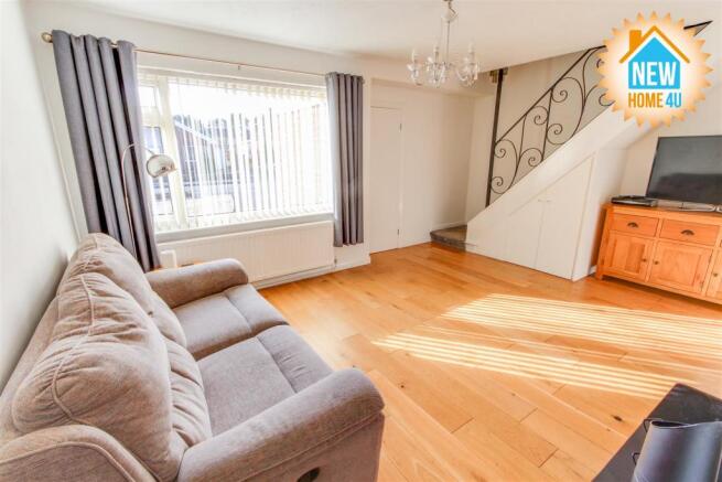 LIVING ROOM: