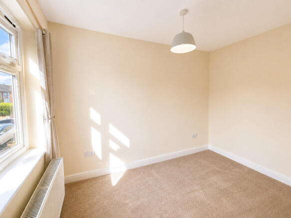 4 bed Semi-Detached to rent Image 9