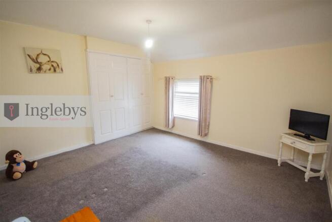 3 bed House for sale Image 9