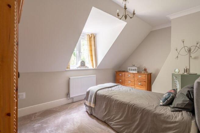 6 bed Detached for sale Image 11