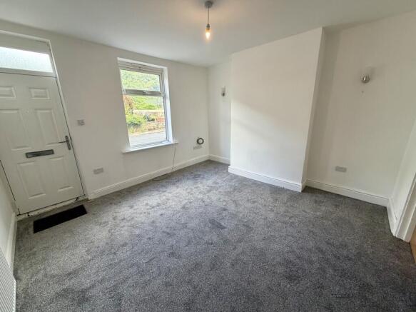 3 bed Terraced to rent Image 5