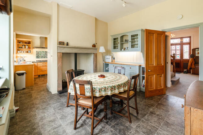 5 bed Semi-Detached for sale Image 9