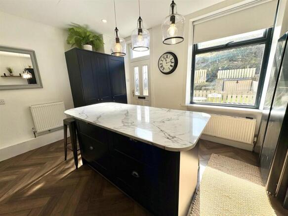 3 bed Terraced for sale Image 6