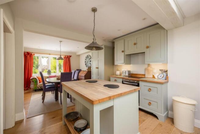 3 bed House for sale Image 4