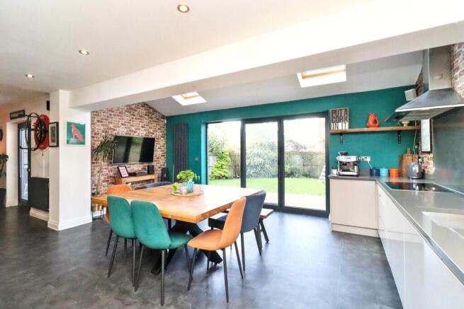 4 bed Detached for sale Image 6