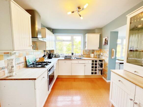 Kitchen pic 1.jpg