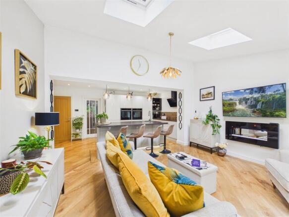 3 bed Semi-Detached for sale Image 9