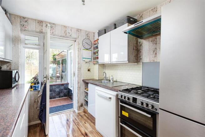 5 bed Semi-Detached for sale Image 9