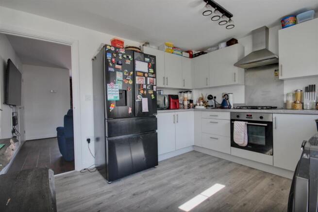 3 bed Semi-Detached for sale Image 4