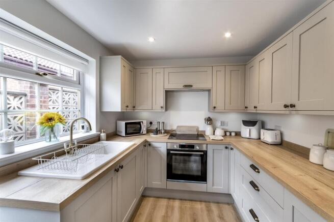 2 bed Detached Bungalow for sale Image 11