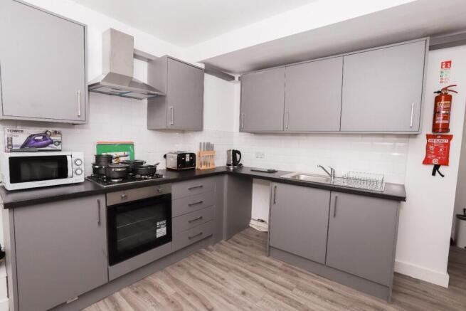 5 bed Terraced to rent Image 4