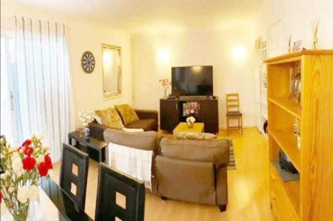 4 bed detached house to rent Oxley Close, London