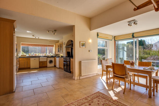 Kitchen/Breakfast...