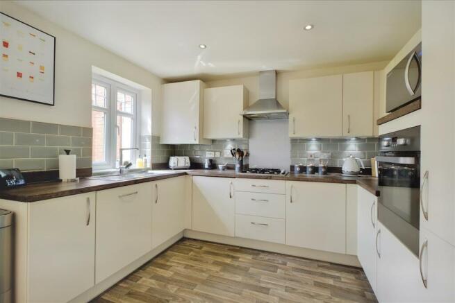 Kitchen_2.jpeg