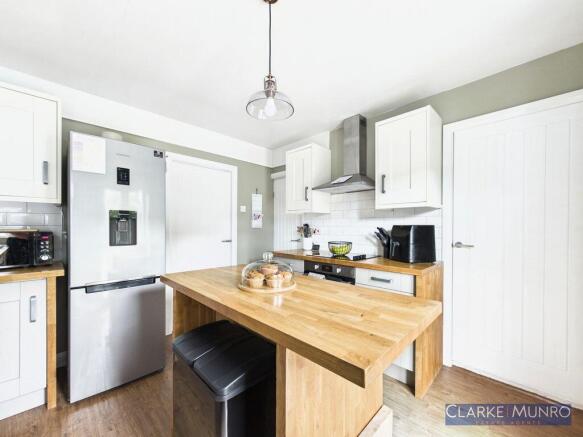 3 bed Semi-Detached for sale Image 8
