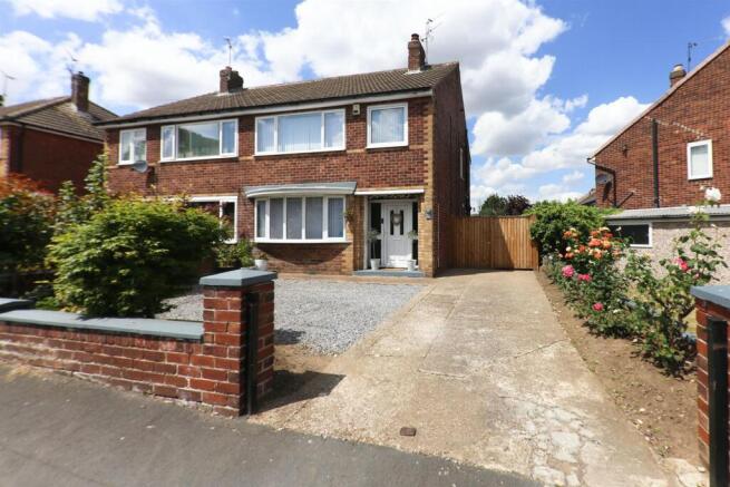 3 bed Semi-Detached for sale in doncaster