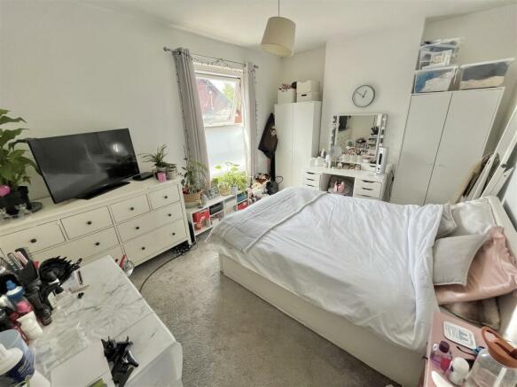 Bedroom 1.jpg
