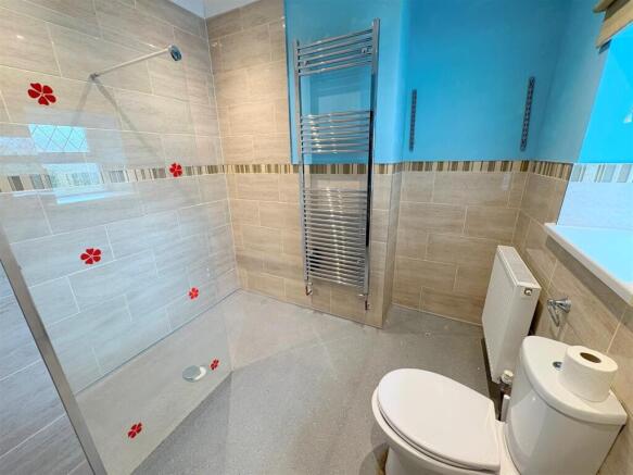 Shower Room a.jpg
