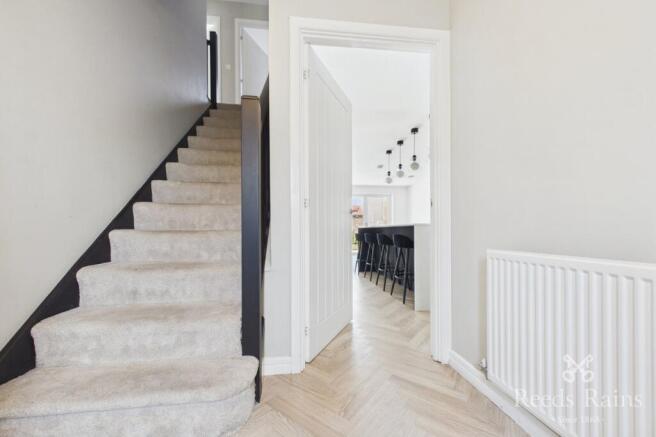 4 bed Detached to rent Image 8