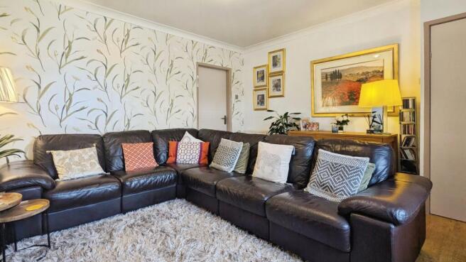 3 bed Town House for sale Image 8